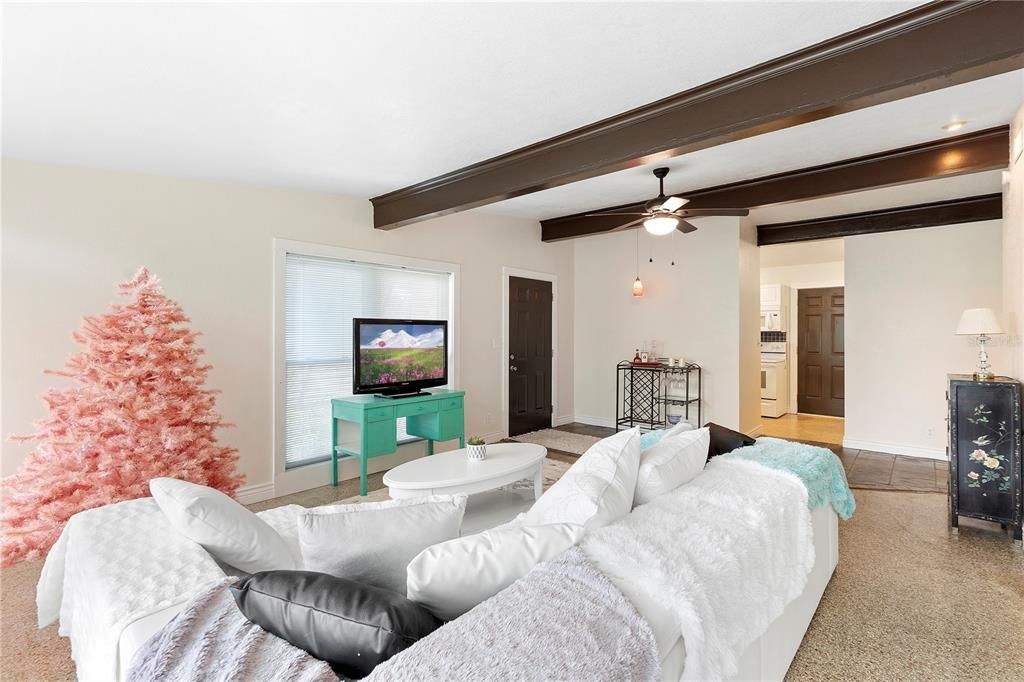 For Sale: $235,000 (2 beds, 1 baths, 1172 Square Feet)