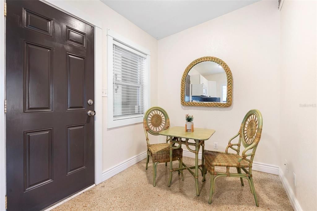 For Sale: $235,000 (2 beds, 1 baths, 1172 Square Feet)