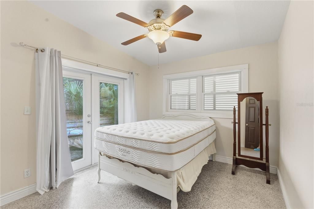 For Sale: $235,000 (2 beds, 1 baths, 1172 Square Feet)