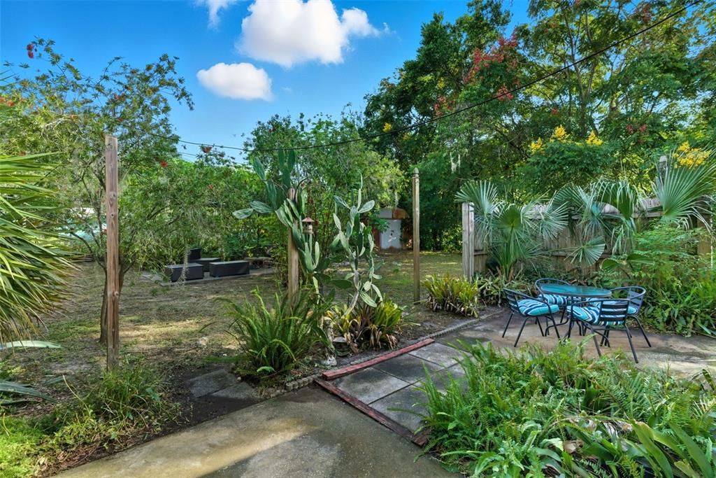 For Sale: $235,000 (2 beds, 1 baths, 1172 Square Feet)