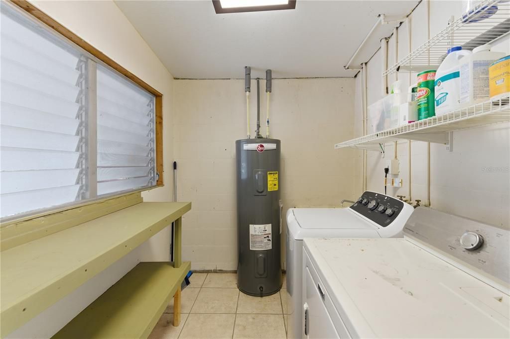 For Sale: $235,000 (2 beds, 1 baths, 1172 Square Feet)