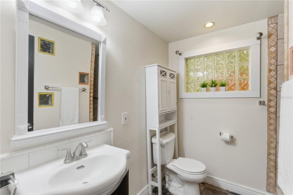 For Sale: $235,000 (2 beds, 1 baths, 1172 Square Feet)