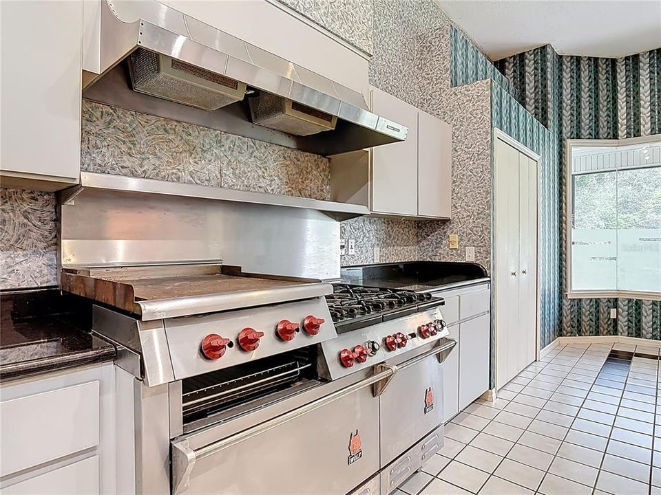 Active With Contract: $499,900 (4 beds, 3 baths, 2558 Square Feet)