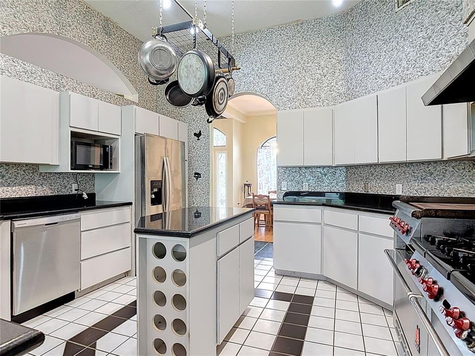 Active With Contract: $499,900 (4 beds, 3 baths, 2558 Square Feet)