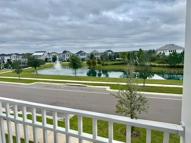 Activo con contrato: $649,845 (4 camas, 3 baños, 2477 Pies cuadrados)