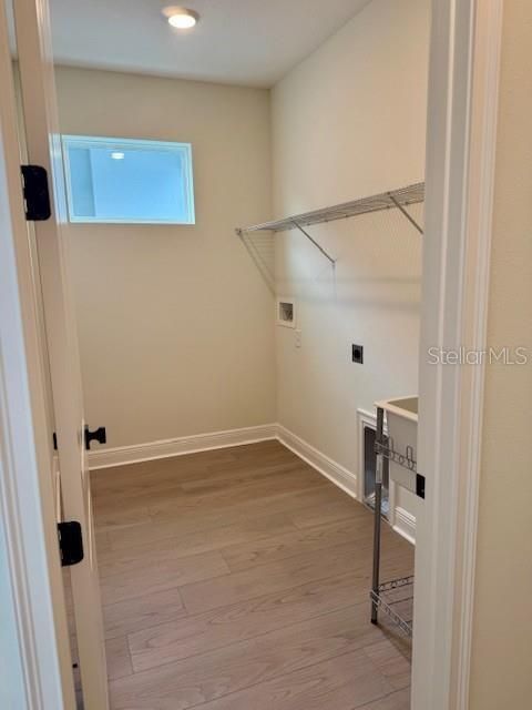 Activo con contrato: $649,845 (4 camas, 3 baños, 2477 Pies cuadrados)