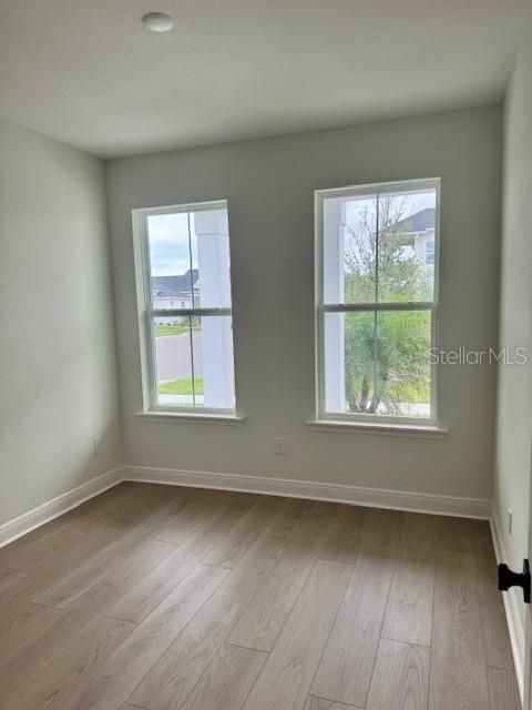 Activo con contrato: $649,845 (4 camas, 3 baños, 2477 Pies cuadrados)