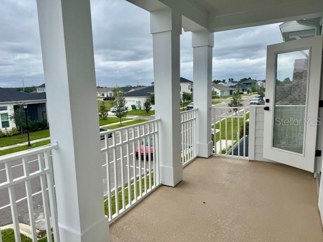 Activo con contrato: $649,845 (4 camas, 3 baños, 2477 Pies cuadrados)