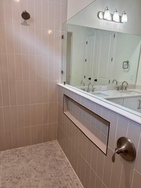 Activo con contrato: $649,845 (4 camas, 3 baños, 2477 Pies cuadrados)