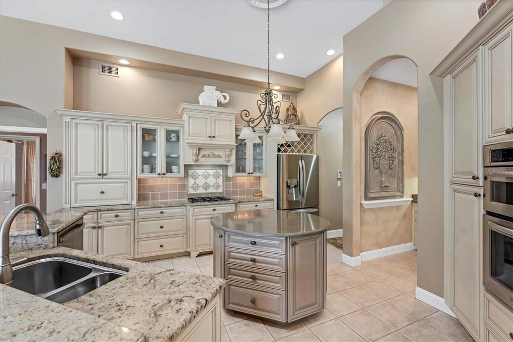 For Sale: $1,300,000 (3 beds, 3 baths, 3122 Square Feet)