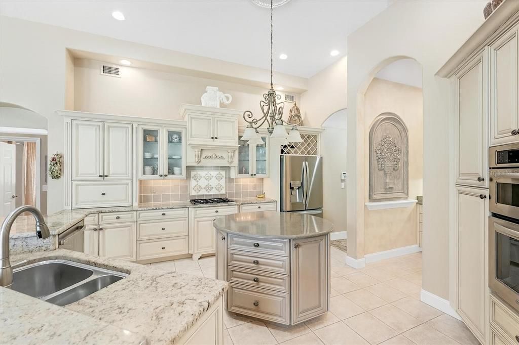 For Sale: $1,300,000 (3 beds, 3 baths, 3122 Square Feet)