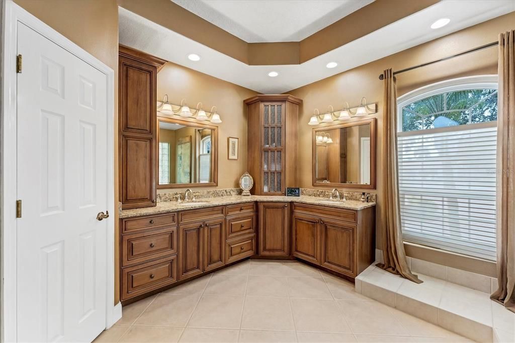 For Sale: $1,300,000 (3 beds, 3 baths, 3122 Square Feet)