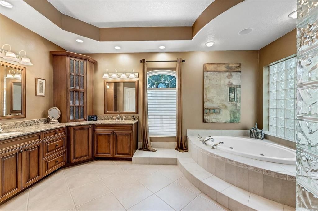 For Sale: $1,300,000 (3 beds, 3 baths, 3122 Square Feet)