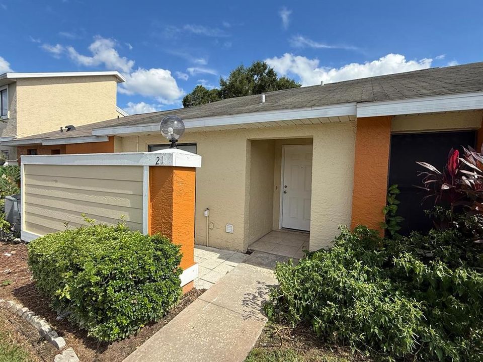 For Rent: $1,750 (3 beds, 2 baths, 1070 Square Feet)