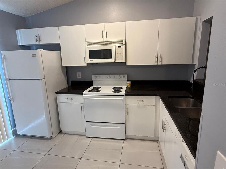 For Rent: $1,750 (3 beds, 2 baths, 1070 Square Feet)