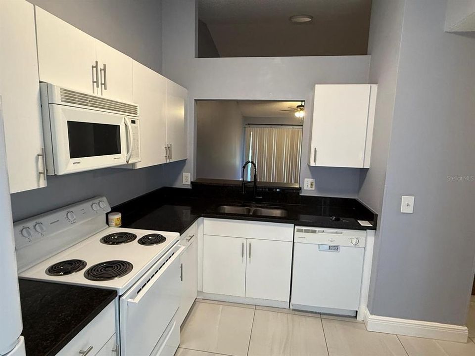 For Rent: $1,750 (3 beds, 2 baths, 1070 Square Feet)