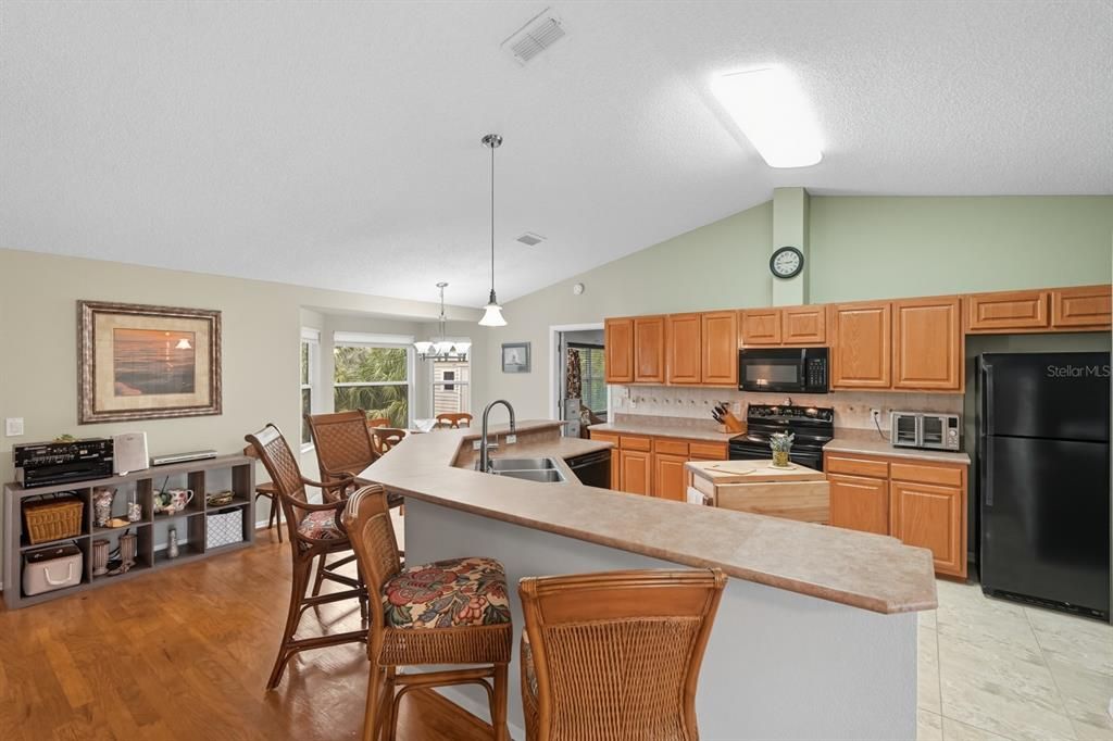 For Sale: $334,900 (3 beds, 2 baths, 1738 Square Feet)