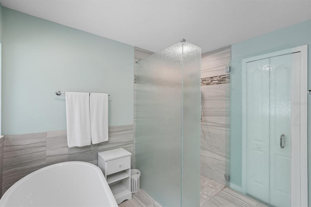 For Sale: $334,900 (3 beds, 2 baths, 1738 Square Feet)