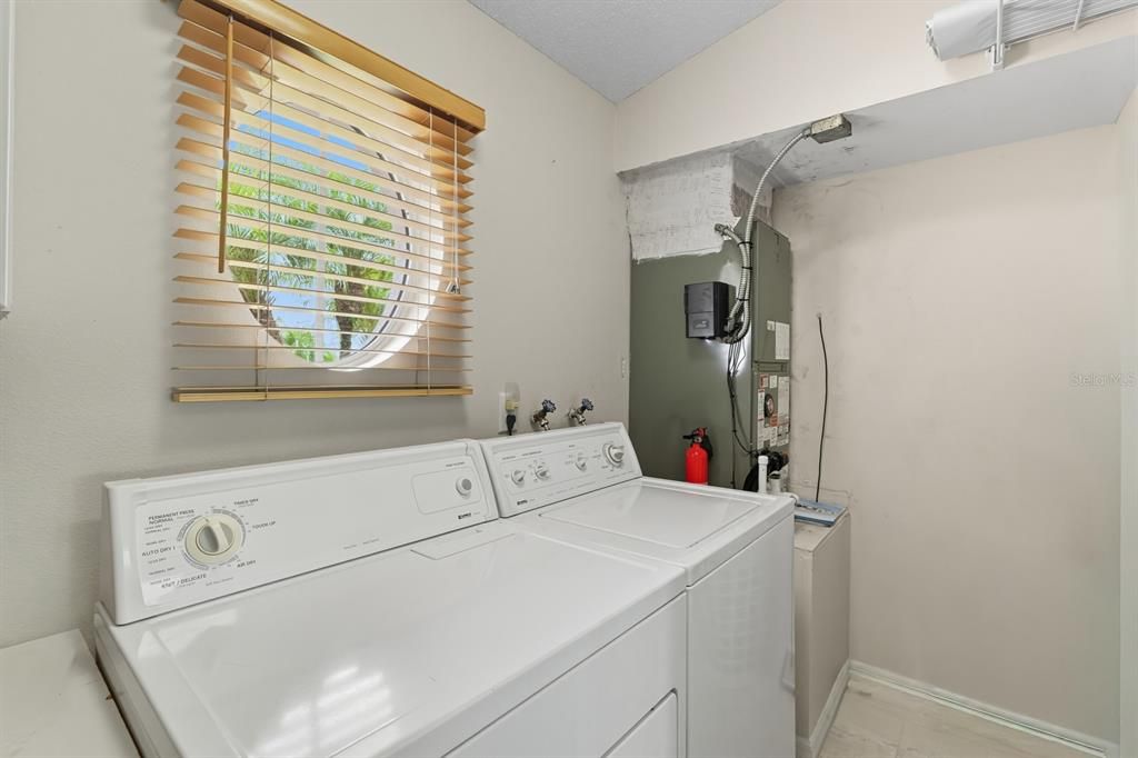 For Sale: $334,900 (3 beds, 2 baths, 1738 Square Feet)