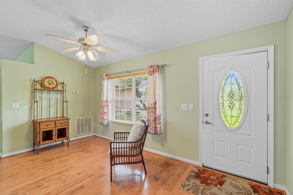 For Sale: $334,900 (3 beds, 2 baths, 1738 Square Feet)