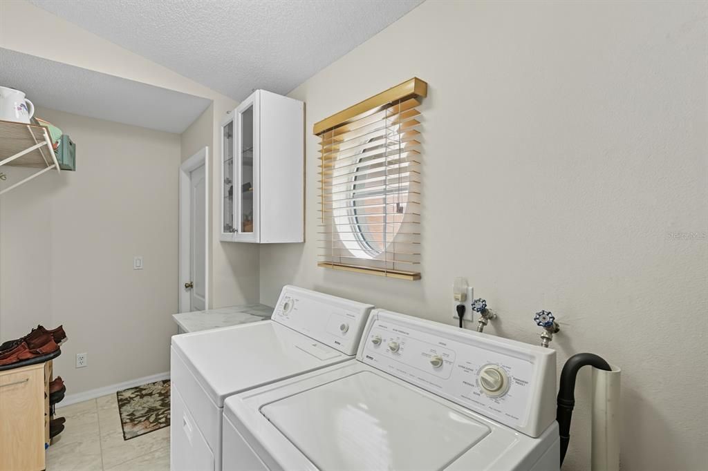 For Sale: $334,900 (3 beds, 2 baths, 1738 Square Feet)