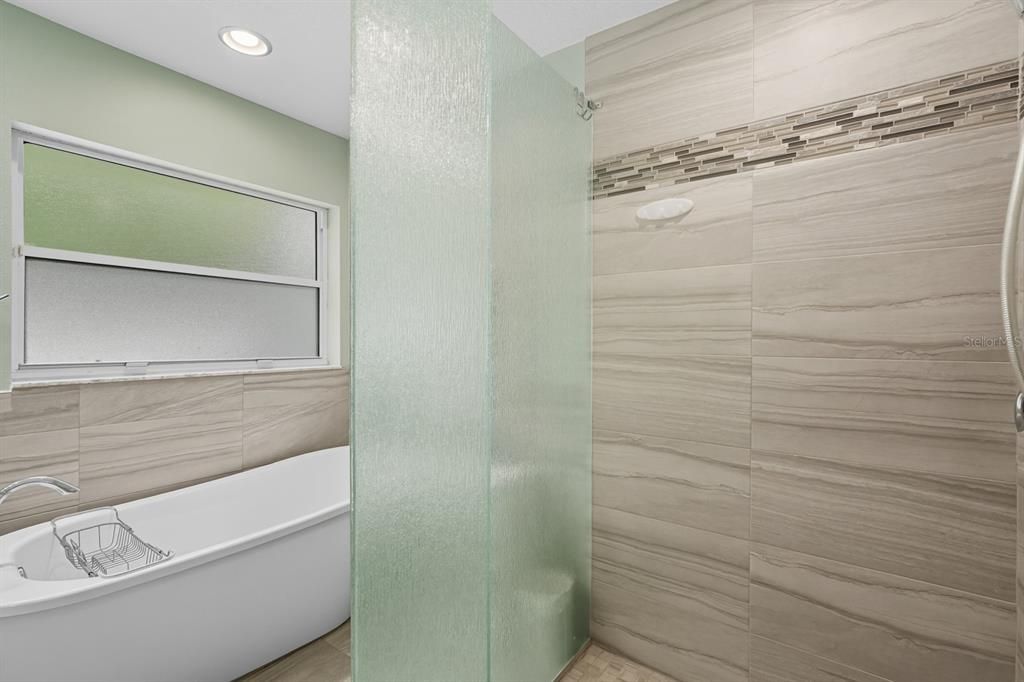 For Sale: $334,900 (3 beds, 2 baths, 1738 Square Feet)