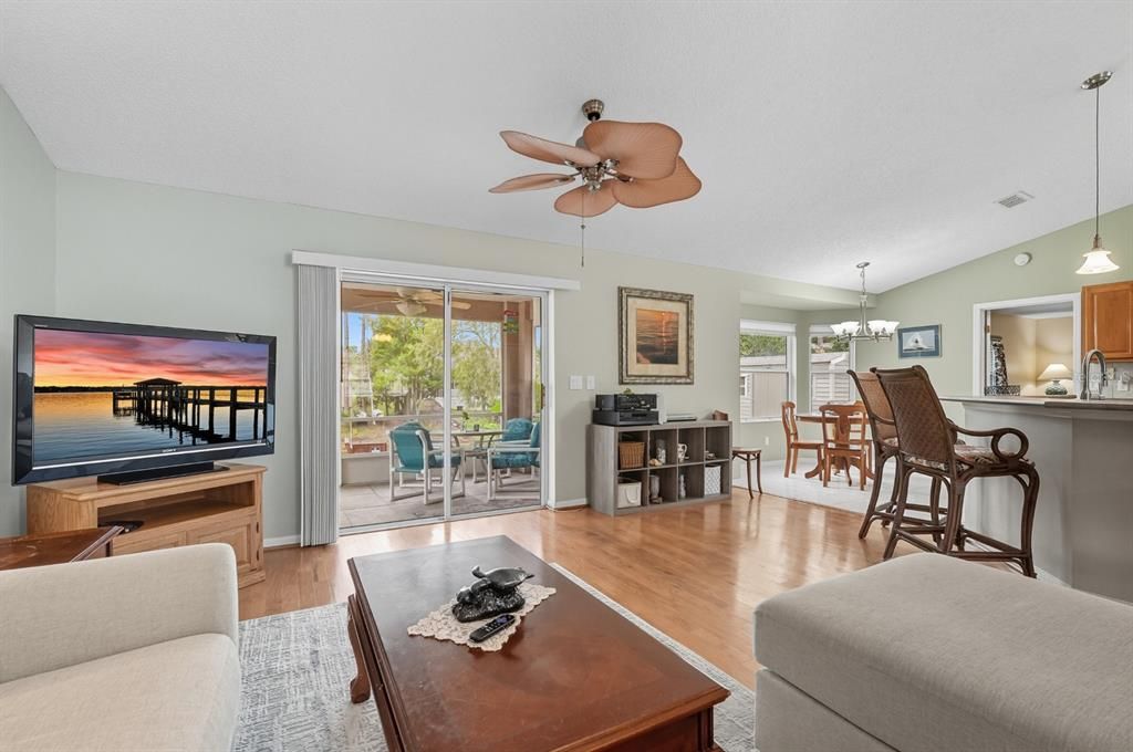 For Sale: $334,900 (3 beds, 2 baths, 1738 Square Feet)