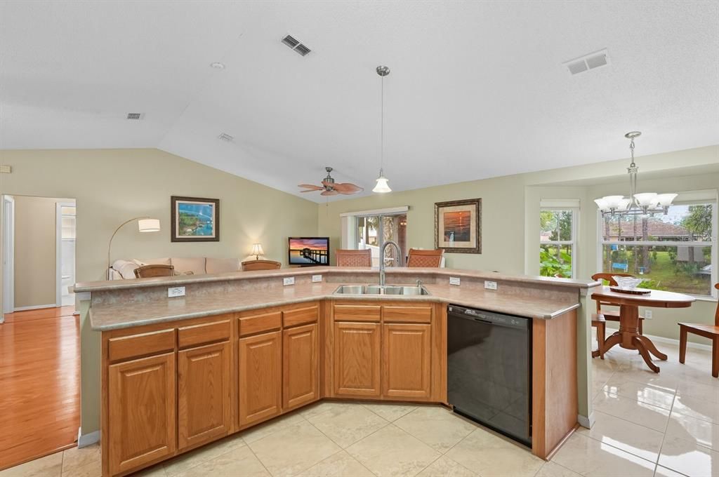 For Sale: $334,900 (3 beds, 2 baths, 1738 Square Feet)