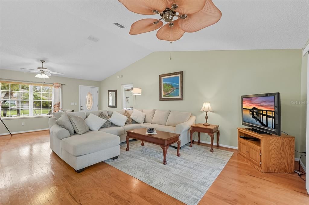 For Sale: $334,900 (3 beds, 2 baths, 1738 Square Feet)