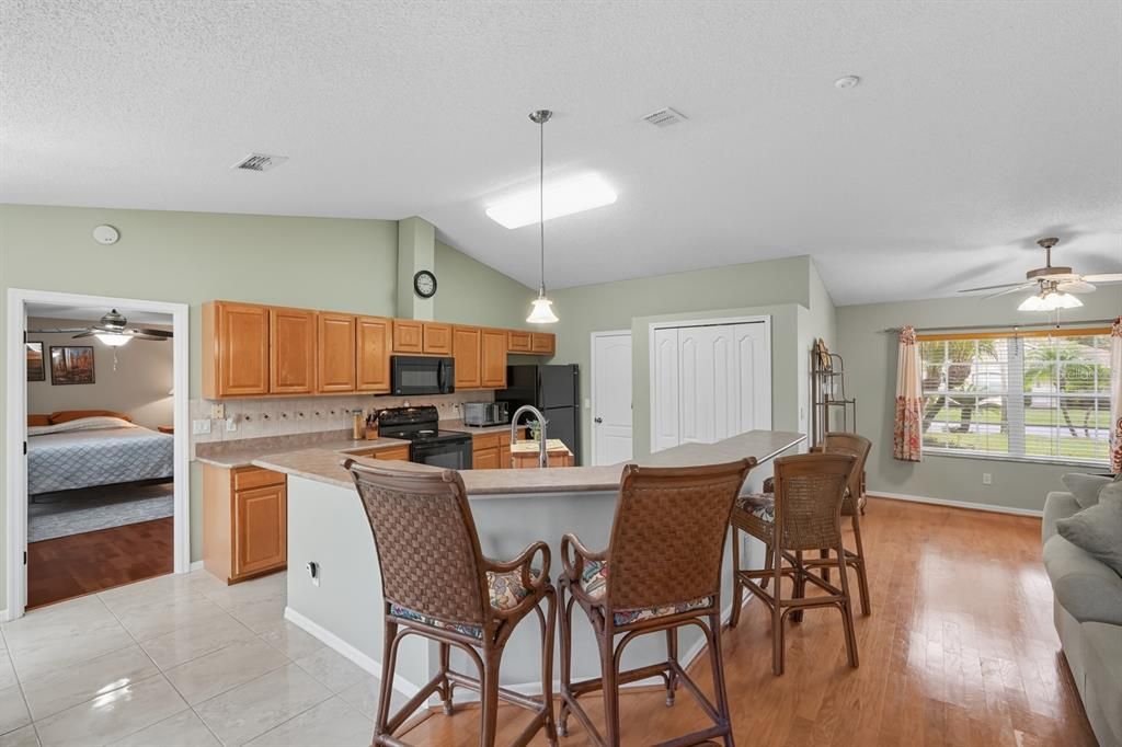 For Sale: $334,900 (3 beds, 2 baths, 1738 Square Feet)