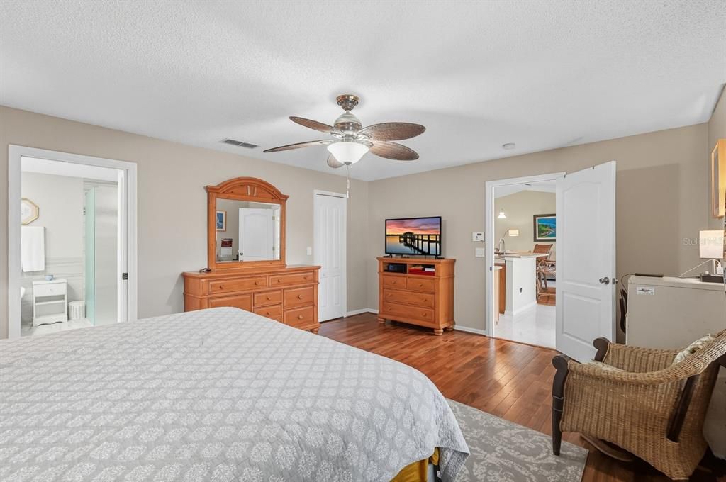 For Sale: $334,900 (3 beds, 2 baths, 1738 Square Feet)