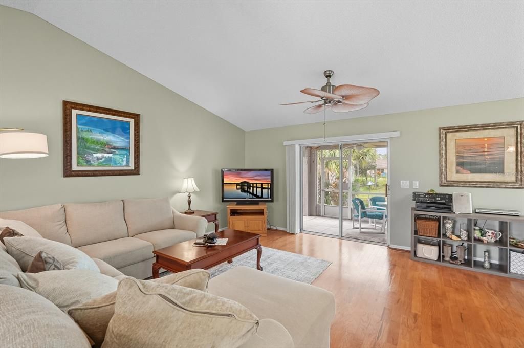 For Sale: $334,900 (3 beds, 2 baths, 1738 Square Feet)