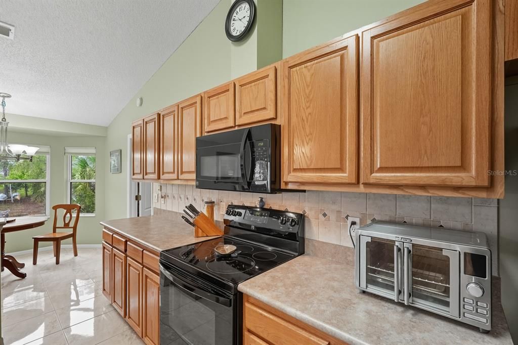 For Sale: $334,900 (3 beds, 2 baths, 1738 Square Feet)