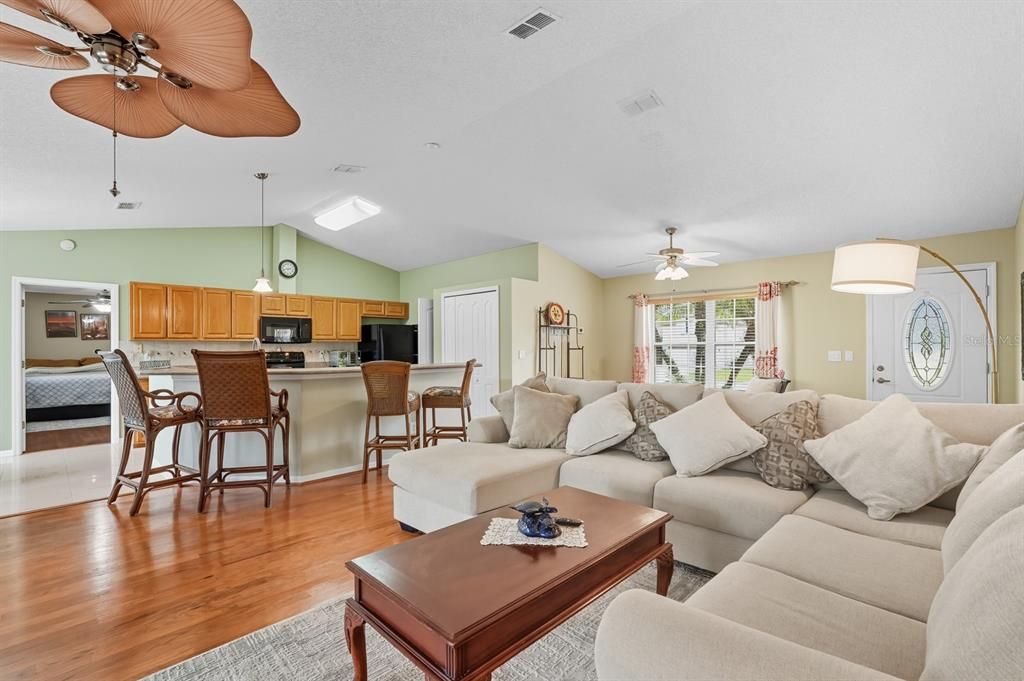 For Sale: $334,900 (3 beds, 2 baths, 1738 Square Feet)