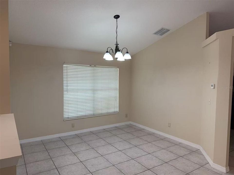 出租: $2,100 (3 贝兹, 2 浴室, 1944 平方英尺)