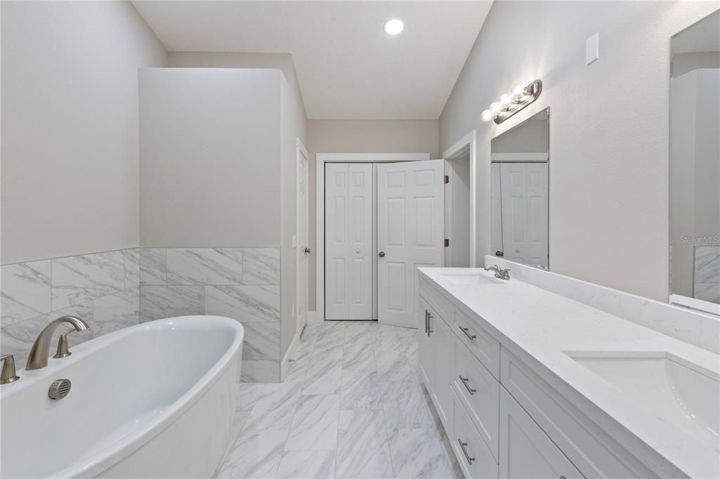 На продажу: $524,900 (4 спален, 2 ванн, 1588 Квадратных фут)