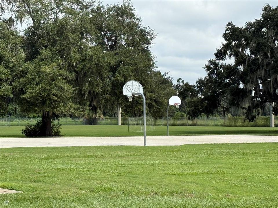 На продажу: $524,900 (4 спален, 2 ванн, 1588 Квадратных фут)