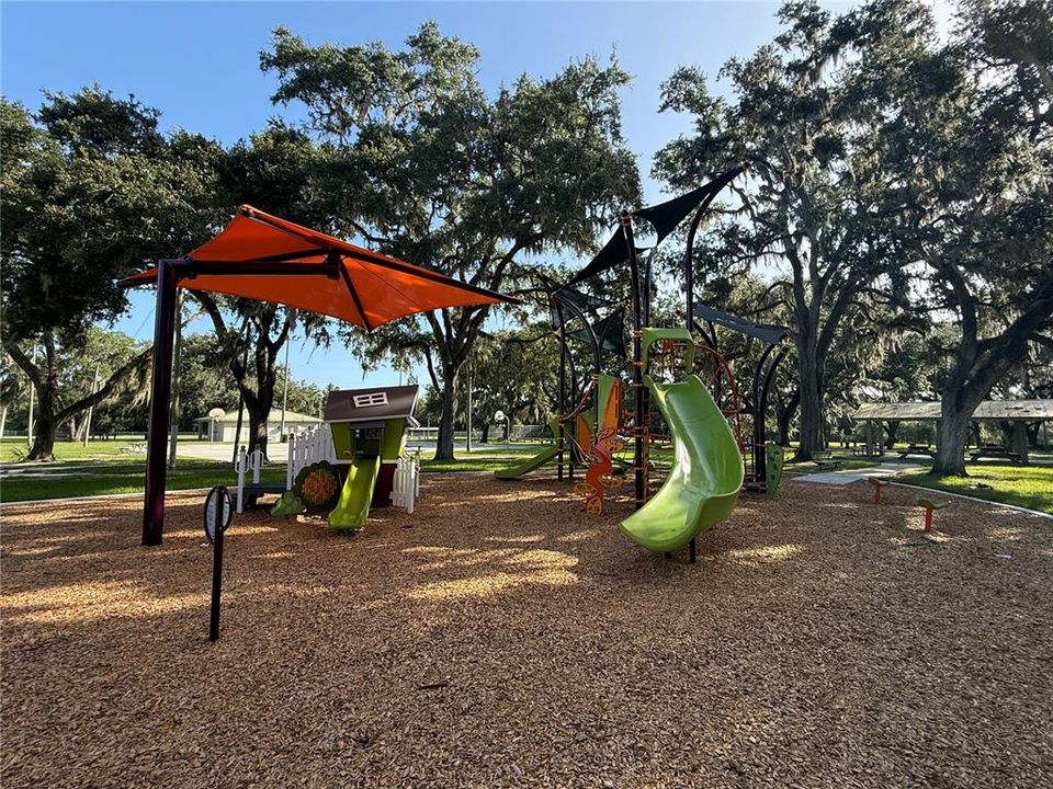 На продажу: $524,900 (4 спален, 2 ванн, 1588 Квадратных фут)