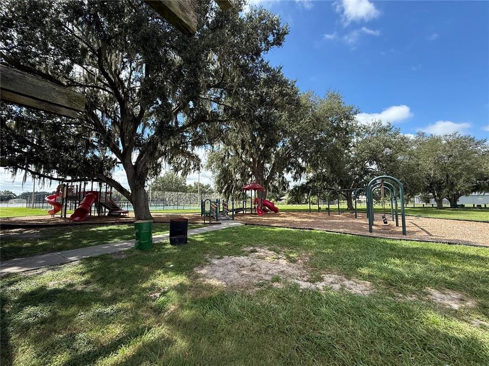 На продажу: $524,900 (4 спален, 2 ванн, 1588 Квадратных фут)