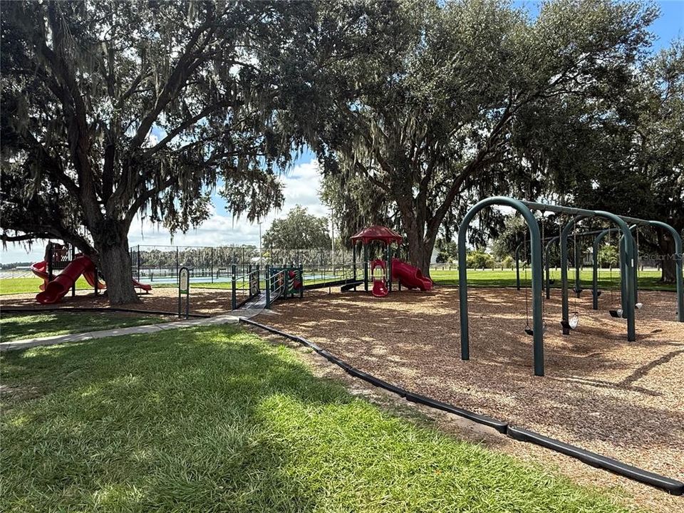 На продажу: $524,900 (4 спален, 2 ванн, 1588 Квадратных фут)