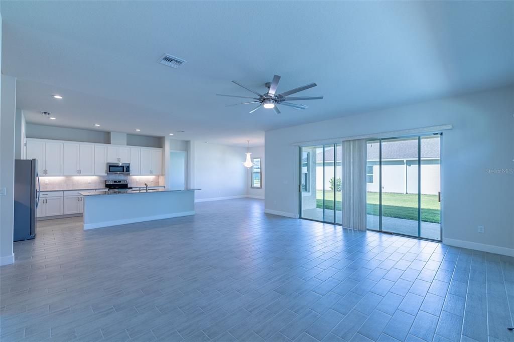 En Venta: $575,000 (4 camas, 3 baños, 2542 Pies cuadrados)