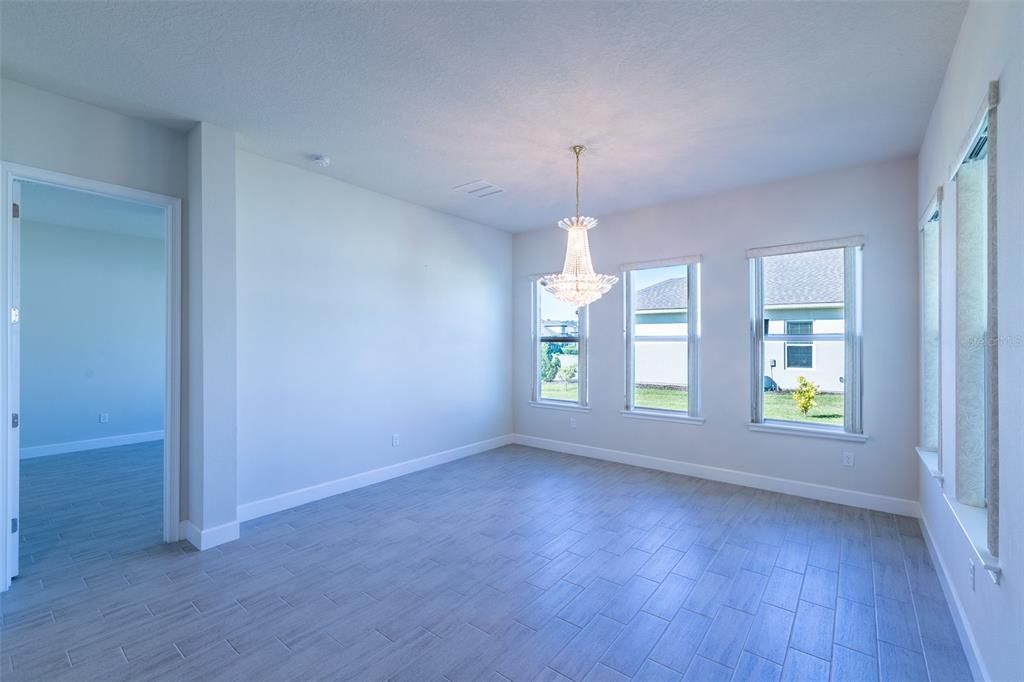 En Venta: $575,000 (4 camas, 3 baños, 2542 Pies cuadrados)