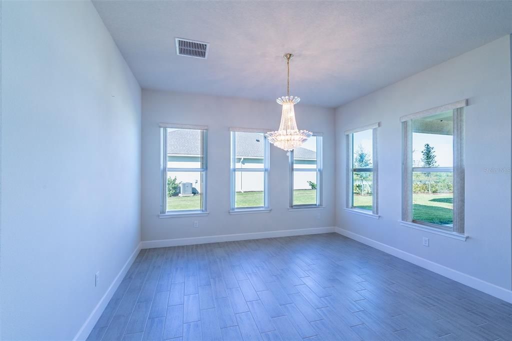 En Venta: $575,000 (4 camas, 3 baños, 2542 Pies cuadrados)