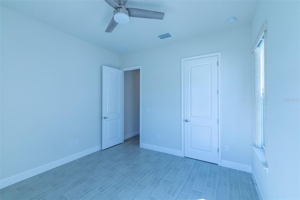 En Venta: $575,000 (4 camas, 3 baños, 2542 Pies cuadrados)