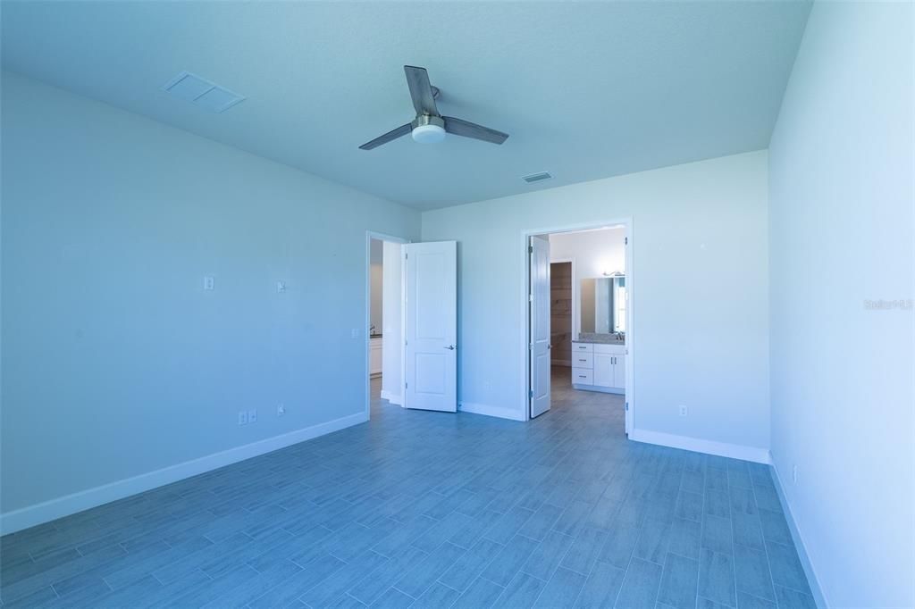 En Venta: $575,000 (4 camas, 3 baños, 2542 Pies cuadrados)