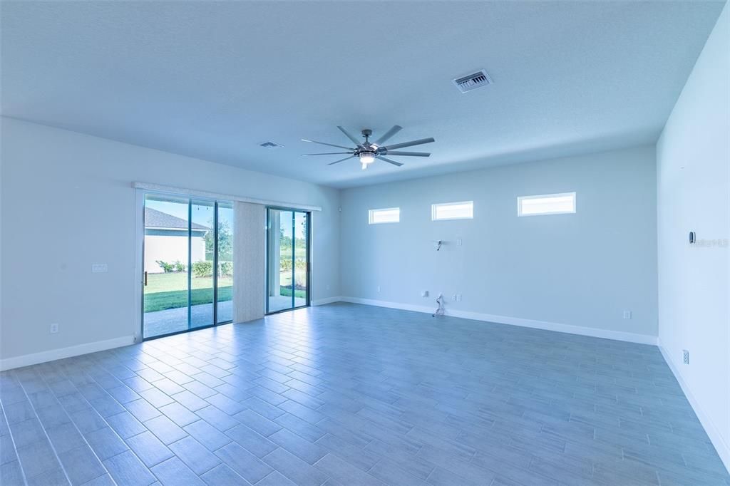 En Venta: $575,000 (4 camas, 3 baños, 2542 Pies cuadrados)