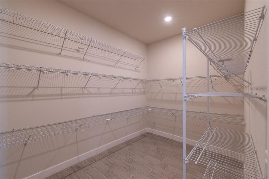 En Venta: $575,000 (4 camas, 3 baños, 2542 Pies cuadrados)