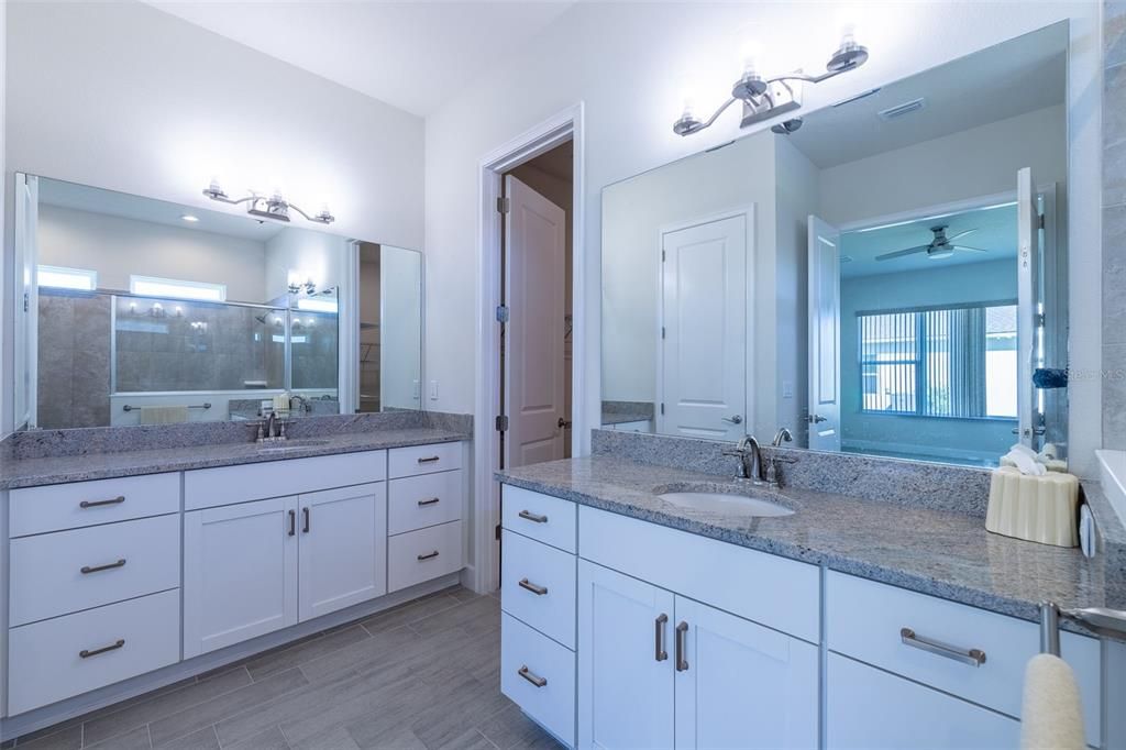 En Venta: $575,000 (4 camas, 3 baños, 2542 Pies cuadrados)