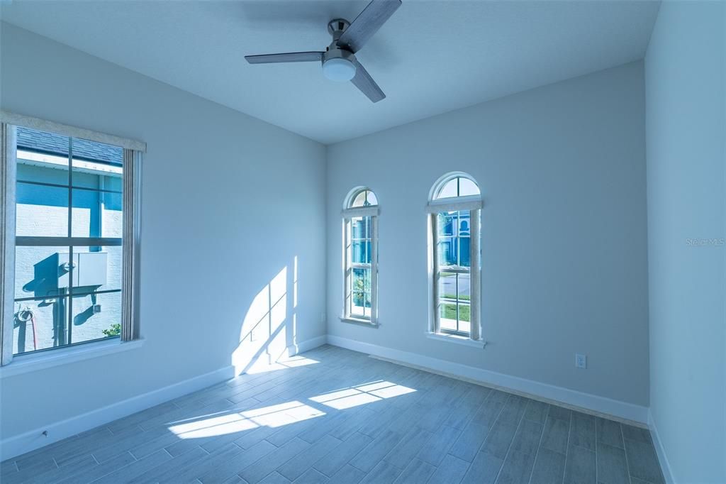 En Venta: $575,000 (4 camas, 3 baños, 2542 Pies cuadrados)