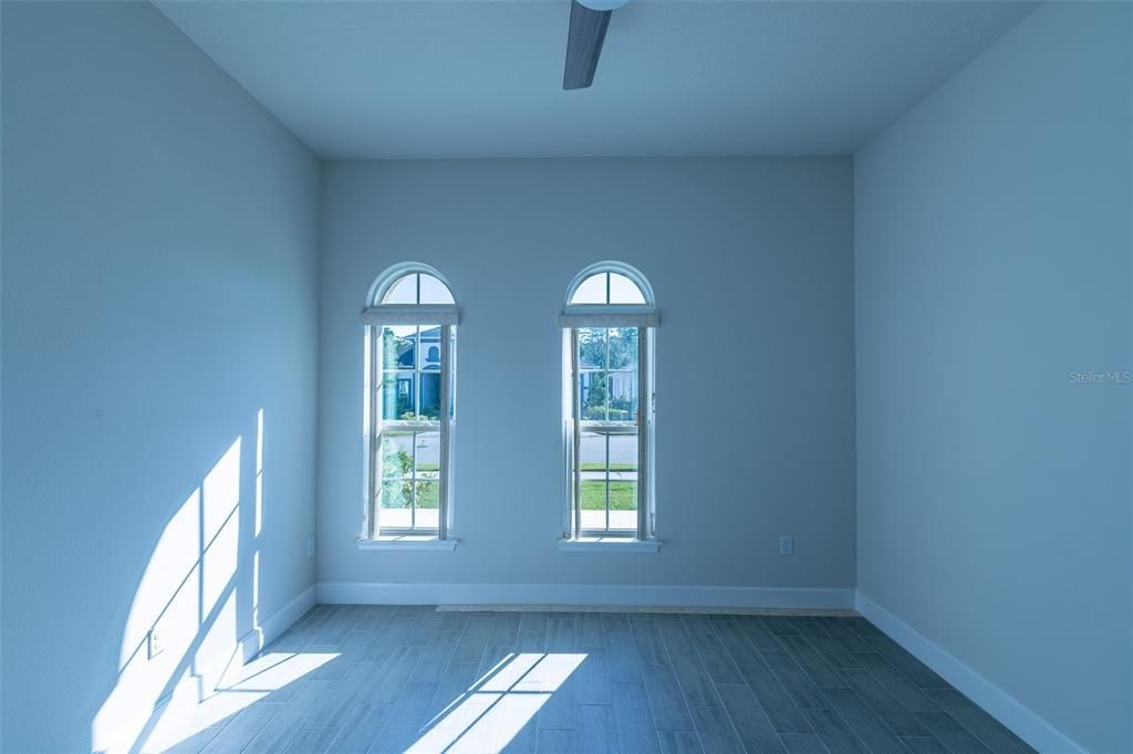 En Venta: $575,000 (4 camas, 3 baños, 2542 Pies cuadrados)